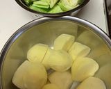 新じゃが、玉ねぎ、キャベツの煮込み作り方1写真