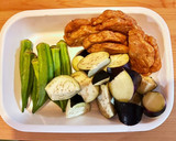 夏野菜とさつま揚げの煮物作り方1写真