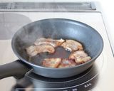簡単美味しい【豚ばらの甘辛サテトム焼き】作り方5写真