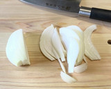基本のきのこと玉ねぎ、わかめのお味噌汁作り方1写真