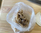 基本のきのこと玉ねぎ、わかめのお味噌汁作り方2写真