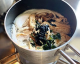 基本のきのこと玉ねぎ、わかめのお味噌汁作り方5写真