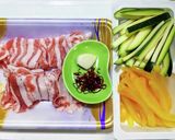 豚バラ肉とズッキーニとパプリカの醤油炒め作り方1写真