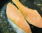 鮭切り身の牛乳＆チーズソース・ムニエル風作り方3写真
