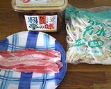 ☆豚バラともやしのみそ汁☆豚もやし♪作り方1写真