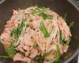 蒸し麺と余ったニラバラで、餡掛け焼きそば作り方1写真