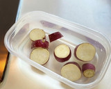基本さつまいもと油揚げ、きのこのお味噌汁作り方2写真