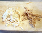 基本さつまいもと油揚げ、きのこのお味噌汁作り方3写真