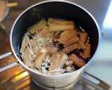 基本さつまいもと油揚げ、きのこのお味噌汁作り方5写真