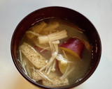 基本さつまいもと油揚げ、きのこのお味噌汁作り方7写真
