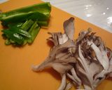 お弁当に舞茸とピーマン炒め作り方1写真
