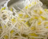 もやし 小松菜 油揚げの味噌汁^^作り方4写真