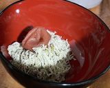 簡単✨即席　とろろ昆布と梅干のお吸い物作り方1写真