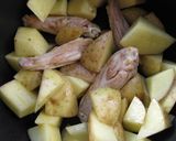 ＊新じゃが＆鶏手羽の煮物＊作り方2写真