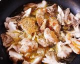 ワインに合う♪鶏肉と舞茸のアヒージョ作り方3写真