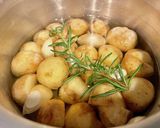 新じゃが(ころ芋)とにんにくのハーブ揚げ作り方2写真