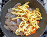 豚バラ肉と昆布と油揚げの細切り醤油炒め作り方4写真
