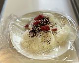 シンプル！ゆかりと梅干しのおにぎり作り方4写真