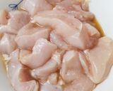 簡単♪鶏肉とピーマンのケチャップ炒め作り方1写真