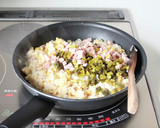 旨味のある、簡単【高菜のベトナム風炒飯】作り方4写真