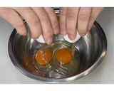 ふんわりチーズオムレツ★動画あり★作り方1写真