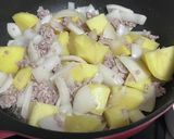 夏肉ジャガ♡ひき肉&トマトでサッパリ塩味作り方3写真