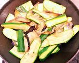 ズッキーニとナスの肉味噌炒め作り方4写真