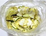 ズッキーニとキャベツの塩昆布和え作り方3写真