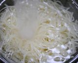 簡単！つけ麺　薬味にズッキーニとネギ作り方2写真