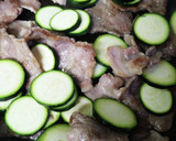 ズッキーニ豚肉と焼肉のタレで炒めただけ〜作り方3写真