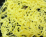 ２日目のカレー活用●揚げ玉カレー焼きそば作り方1写真
