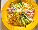 具材の種類が少ない冷やし中華盛り付け作り方4写真