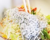 切って混ぜるだけ♪しらすワカメサラダ作り方2写真