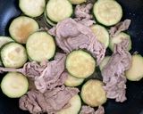 ピリ旨！ズッキーニと豚肉のわさび醤油炒め作り方3写真