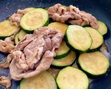 ピリ旨！ズッキーニと豚肉のわさび醤油炒め作り方4写真