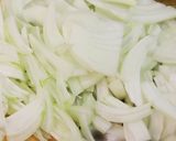 簡単☆オニオンコンソメスープ♪作り方1写真