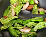 ししピーと椎茸の塩七味炒め作り方2写真