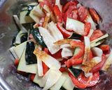 カレー粉が味噌♪夏野菜と焼ちくわの和え物作り方8写真