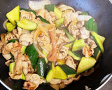 夏バテ知らず！豚肉ときゅうりの梅肉炒め作り方7写真