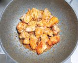 鶏もも肉のニンニク味噌バター醤油炒め作り方5写真
