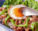 【楽めし】豚とピーマンの生姜焼き丼作り方4写真