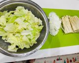 お揚げ入り、豚肉とキャベツのすき煮♪作り方1写真