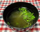 とろろ昆布とカイワレ大根のお吸い物作り方4写真