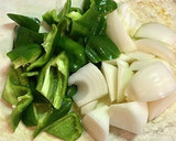 ピーマンと玉ねぎ＆豚コマの焼肉のタレ炒め作り方1写真