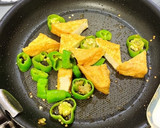 万願寺とうがらしと絹揚げの塩麹炒め作り方5写真