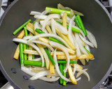 豚ロースとニンニクの芽とポテトの中華炒め作り方3写真
