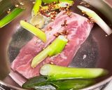 ゆで豚のニンニク!!ソース(蒜泥白肉)作り方1写真