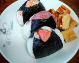 職場飯の三種お握り❨(@≧↺≦@)❩wノ作り方1写真