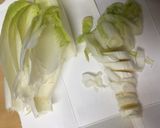 豚肉とチコリのオリーブオイルにんにく炒め作り方1写真