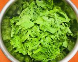 春菊と柿とクリチのサラダ 山葵風味作り方1写真